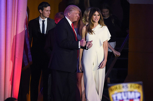 Republican presidential candidate Donald Trump, flanked by wife Melania, gives the thumbs-up as he arrives with members of his family for an election night party at the New York Hilton Midtown in New York on November 9, 2016. Trump won the US presidency. / AFP PHOTO / Timothy A. CLARY