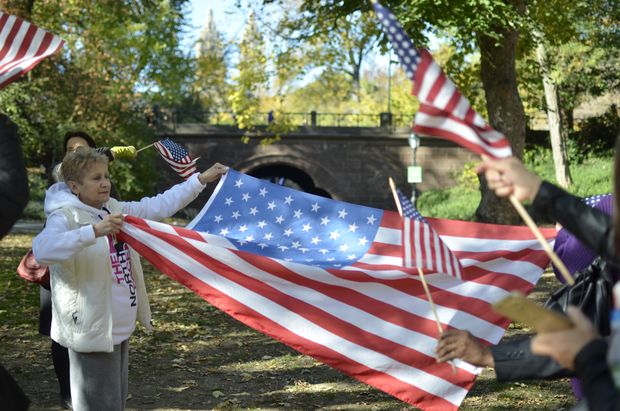 Voluntrios de Donald Trump fazem corrida comemorativa no Central Park, neste domingo (13)