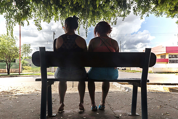 Venezuelanas aguardam clientes em bairro de Boa Vista; cada programa custa entre R$ 70 e $ 100