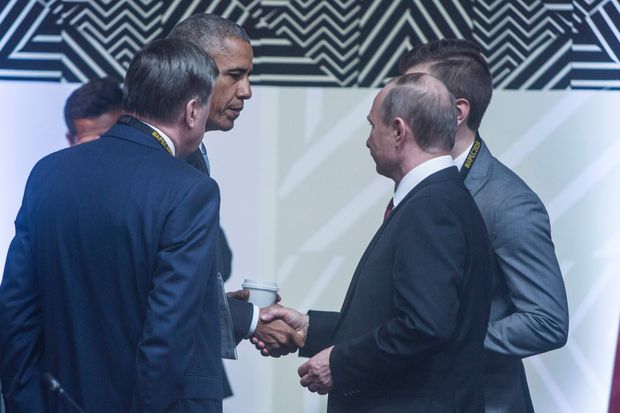  This handout photo taken on November 20, 2016 and released by the official APEC Peru 2016 organisation shows US President Barack Obama (2nd L) shaking hands with Russia's President Vladimir Putin (R) as they attend the first APEC Leaders' Retreat on the final day of the Asia-Pacific Economic Cooperation (APEC) Summit in Lima. Asia-Pacific leaders are expected to send a strong message in defense of free trade on November 20 as they wrap up a summit that has been overshadowed by US President-elect Donald Trump's protectionism. / AFP PHOTO / APEC PERU 2016 AND AFP PHOTO / STR / -----EDITORS NOTE --- RESTRICTED TO EDITORIAL USE - MANDATORY CREDIT "AFP PHOTO / APEC PERU 2016 " - NO MARKETING - NO ADVERTISING CAMPAIGNS - DISTRIBUTED AS A SERVICE TO CLIENTS