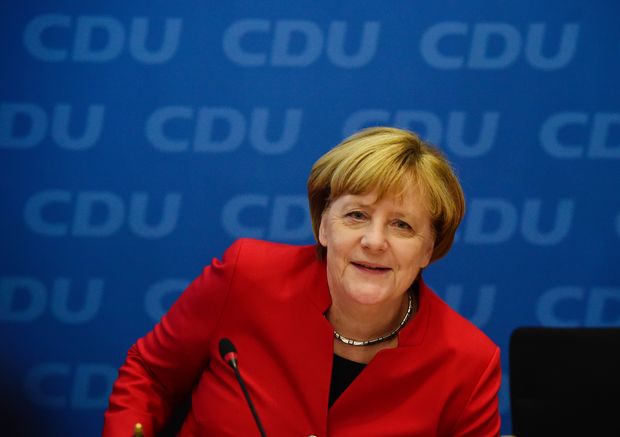 Angela Merkel na reunio de cpula de seu partido o CDU, onde anunciou candidatura  reeleio