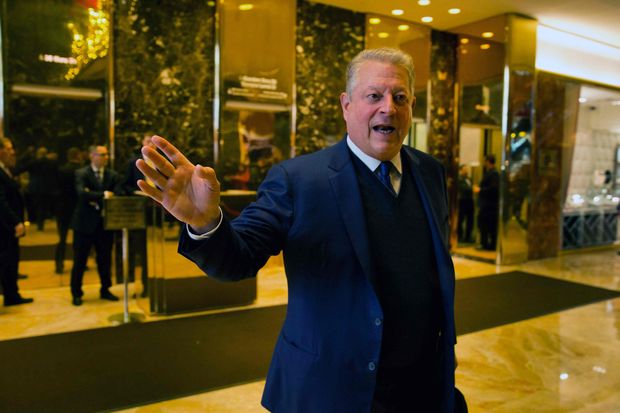 Al Gore deixa a Trump Tower, em Nova York, depois de se reunir com o presidente eleito Donald Trump