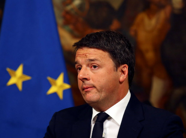 Primeiro-ministro italiano, Matteo Renzi, fala com a imprensa na residncia oficial na segunda (5)