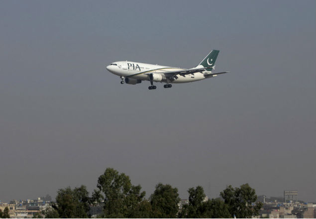 FILE PHOTO - A Pakistan International Airlines (PIA) passenger plane arrives at the Benazir International airport in Islamabad, Pakistan December 2, 2015. REUTERS/Faisal Mahmood/File Photo ORG XMIT: SIN60