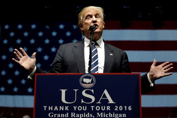 Presidente eleito Donald Trump fala durante evento em Michigan
