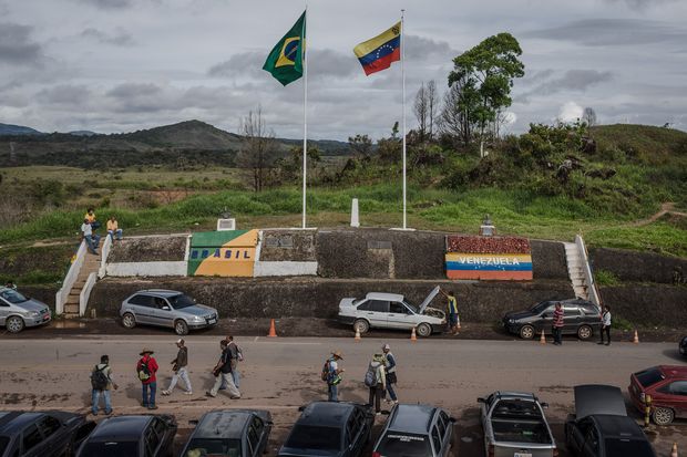 Fronteira entre a brasileira Pacaraima, em Roraima, e a venezuelana Santa Elena de Uairén