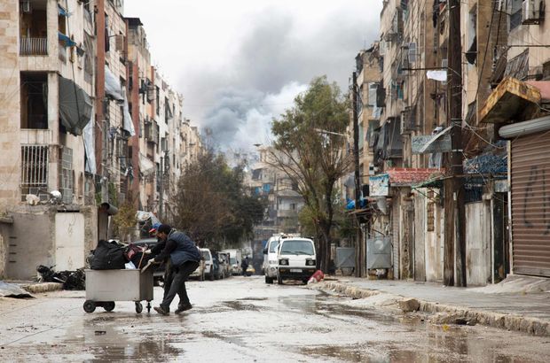 Bairro dominado por rebeldes em Aleppo durante confronto nesta quarta (14)