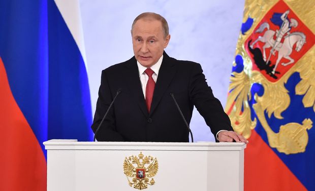 O presidente russo, Vladimir Putin, discursa no Parlamento em Moscou