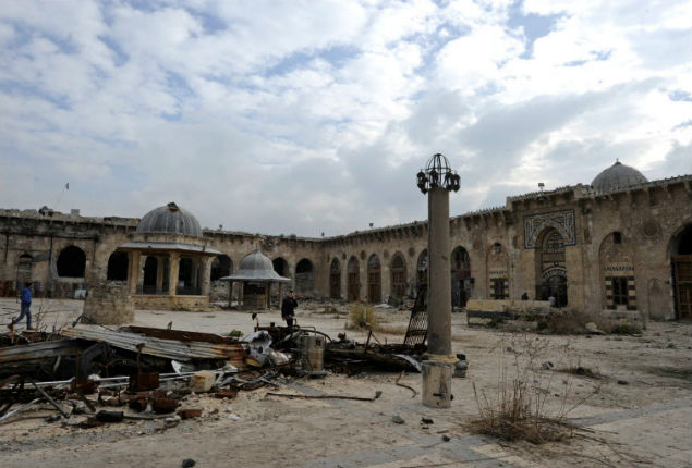 A combination picture shows Aleppo's Umayyad mosque, Syria, before it was damaged on October 6, 2010 (top) and after it was damaged (bottom) December 17, 2016. REUTERS/Khalil Ashawi (top)/Omar Sanadiki SEARCH 