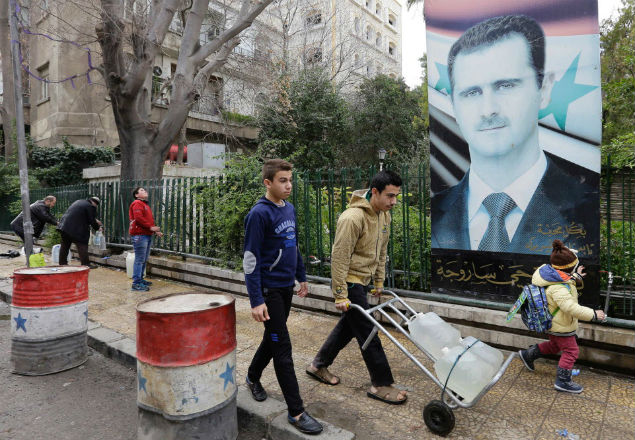 Syrians fill plastic containers with water at a public fountain in the capital Damascus on January 3, 2017. The regime of President Bashar al-Assad is trying to seize control of the region which supplies the main drinking water for four million inhabitants of the capital and surrounding areas. / AFP PHOTO / LOUAI BESHARA ORG XMIT: DAM1227