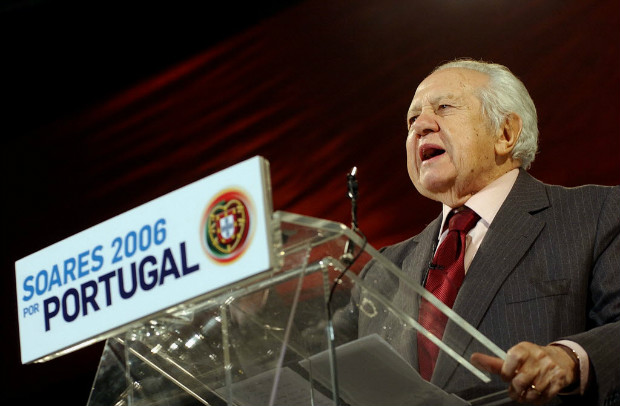 Mário Soares discursa em comício na campanha presidencial de 2006, em que obteve 14% dos votos