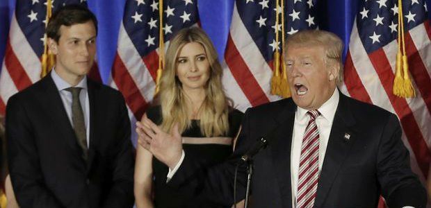 Donald Trump ao lado da filha Ivanka e do genro Jared Kushner