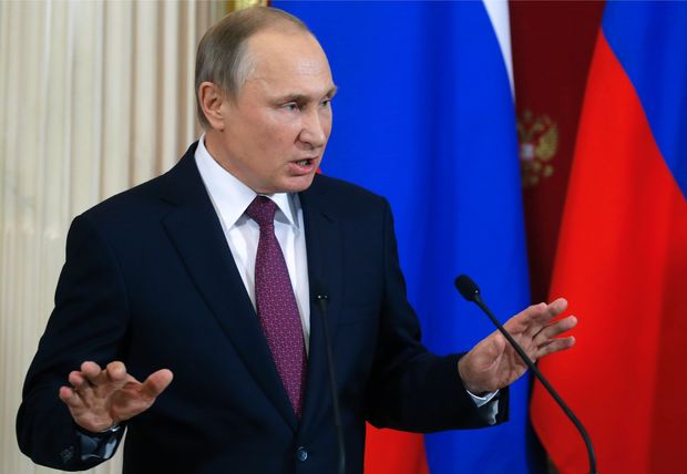 O presidente russo, Vladimir Putin, fala em entrevista coletiva no Kremlin, em Moscou