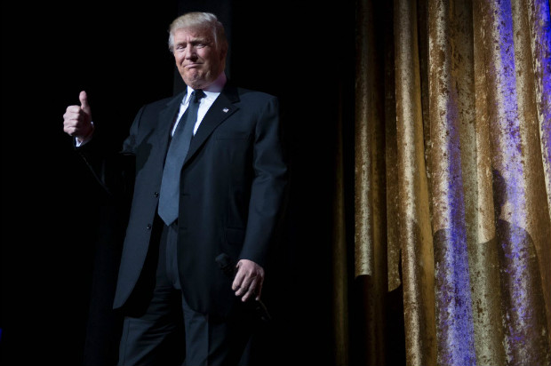 O presidente eleito dos EUA, Donald Trump, participa do Chairman's Global Dinner, em Washington