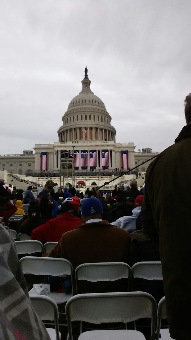 Espectadores comeam a chegar ao Capitlio para acompanhar a posse de Trump