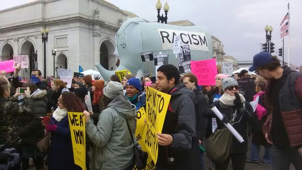 Protesto em Washington contra o presidente dos EUA, Donald Trump