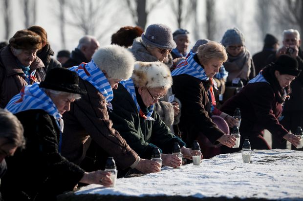 Sobreviventes do Holocausto prestam homenagem no campo de concentrao de Auschwitz nesta 6