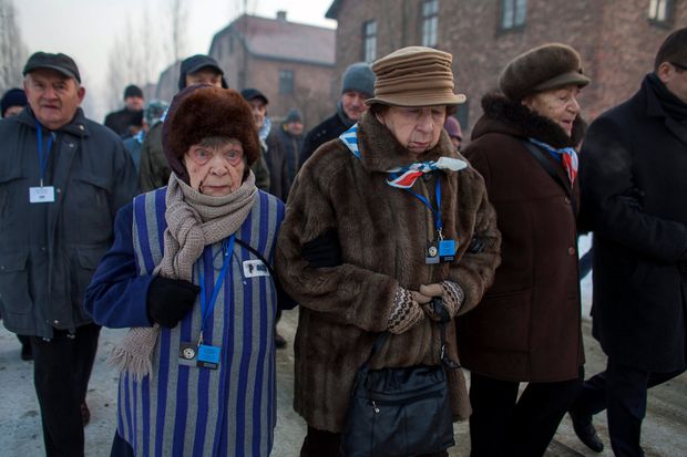 Nesta sexta (27), 72 aniversrio da libertao de Auschwitz, sobreviventes visitaram o campo na Polnia
