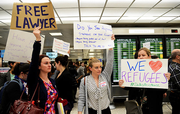 Advogados oferecem auxlio gratuito em aeroporto dos EUA