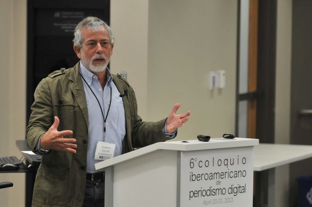 O jornalista peruano Gustavo Gorriti fala em evento de jornalismo em Austin, no Texas, em 2013
