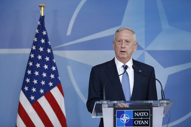 O secretrio de Defesa dos EUA, James Mattis, fala em reunio de ministros da Otan, em Bruxelas