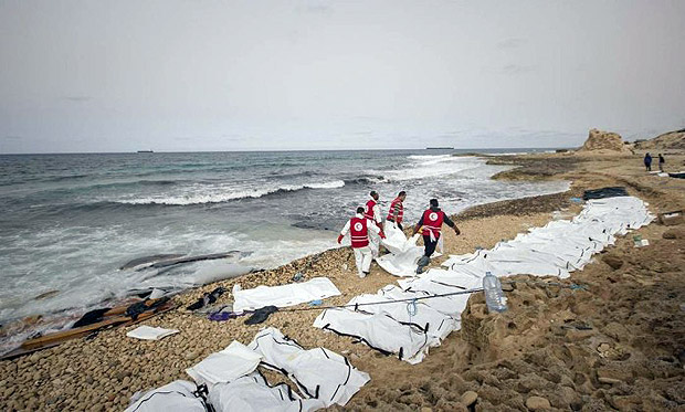 Cruz Vermelha diz ter encontrado 74 imigrantes mortos na costa da Líbia