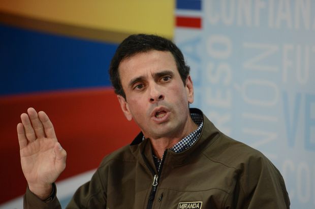O governador do Estado de Miranda, Henrique Capriles, d entrevista coletiva em Caracas