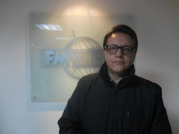 O jornalista Fernando Villavicencio, que assessorou o opositor Guillermo Lasso na eleio no Equador