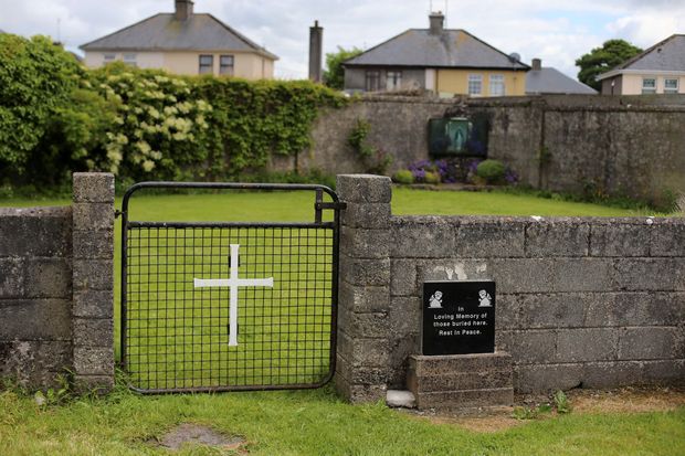 Entrada de antigo centro catlico para mes solteiras na cidade de Tuam, no oeste da Irlanda
