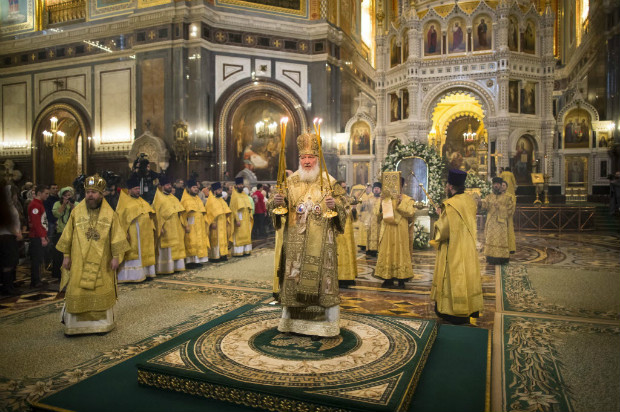 Cirilo, o patriarca da Igreja Ortodoxa Russa, celebra a homenagem às vítimas da Revolução de Fevereiro