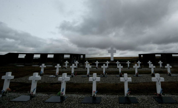 O cemitrio de Darwin, nas ilhas Malvinas,  uma das pendncias da guerra entre britnicos e argentinos