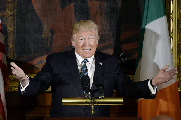 O presidente dos EUA, Donald Trump, participa de homenagem  Irlanda no Congresso, em Washington