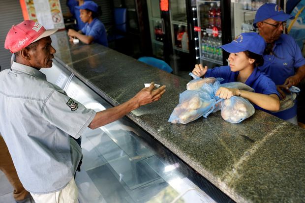 Venezuelano compra po em padaria de Caracas 
