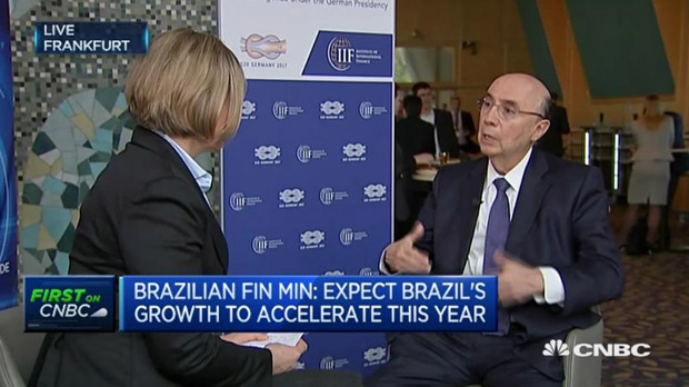 O ministro da Fazenda, Henrique Meirelles, entrevistado pelo canal CNBC durante reunio do G20