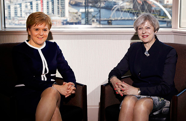 Britain's Prime Minister Theresa May and Scotland's First Minister Nicola Sturgeon meet in a hotel in Glasgow, Scotland, March 27, 2017. REUTERS/Russell Cheyne ORG XMIT: LON131