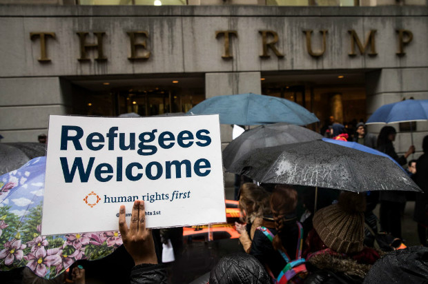 Manifestantes protestam em frente a prdio de Trump em Nova York contra o decreto anti-imigrao