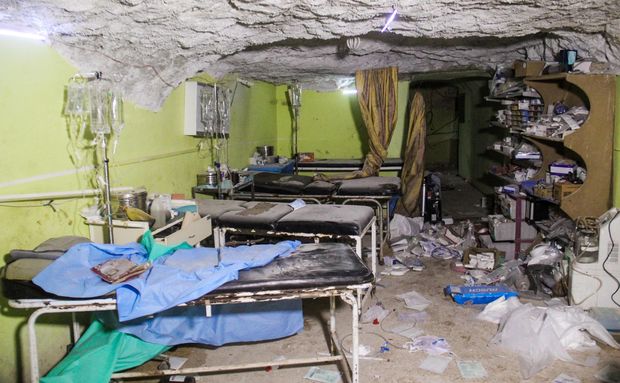 Sala de hospital destruda aps bombardeio na cidade de Khan Sheikhun, na provncia de Idlib, oeste srio