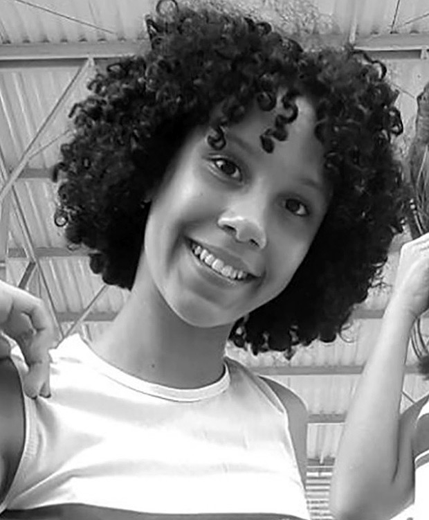"NYT" publica foto de Maria Eduarda, 13, morta por bala perdida no Rio