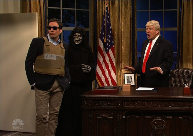 No 'SNL', personagem de Trump conduz eliminao de um de seus dois maiores assessores