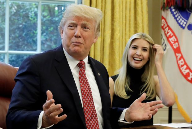 O presidente Donald Trump e sua filha e assessora, Ivanka, durante evento na Casa Branca