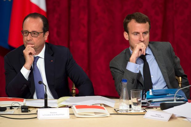 O presidente francs, Franois Hollande ( esq.), e o ento ministro da Economia, Emmanuel Macron, em 2015
