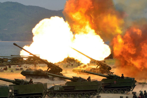 Foto divulgada pela agncia de notcias norte-coreana KCNA mostra demonstrao de fogo do Exrcito