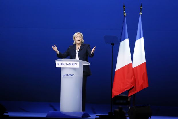 Marine Le Pen, candidata da Frente Nacional à Presidência da França, em comício em Villepinte