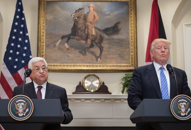 O lder da Autoridade Palestina, Mahmoud Abbas, e o presidente americano, Donald Trump, na Casa Branca