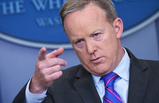 O porta-voz da Casa Branca, Sean Spicer, responde a perguntas de jornalistas na ltima segunda (8)