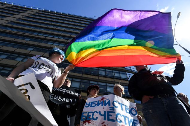 Ativistas dos direitos LGBT realizam protesto contra o governo do presidente Vladimir Putin em Moscou