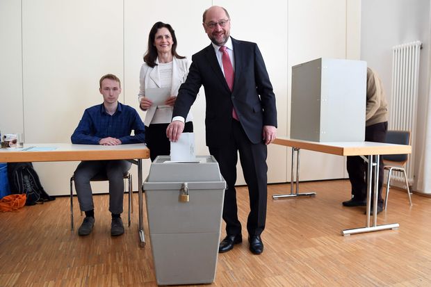 SPD party leader and candidate for Chancellor Martin Schulz casts his vote with his wife Inge on May 14, 2017 in the western German town of Wuerselen, during North Rhine-Westphalia state elections. About 13.1 million eligible voters go to the polls in North Rhine-Westphalia, with Chancellor Angela Merkel's CDU party hoping to deal a crushing blow to her main rival Social Democratic Party (SPD) four months before national elections. / AFP PHOTO / dpa / Federico Gambarini / Germany OUT ORG XMIT: 90-005209