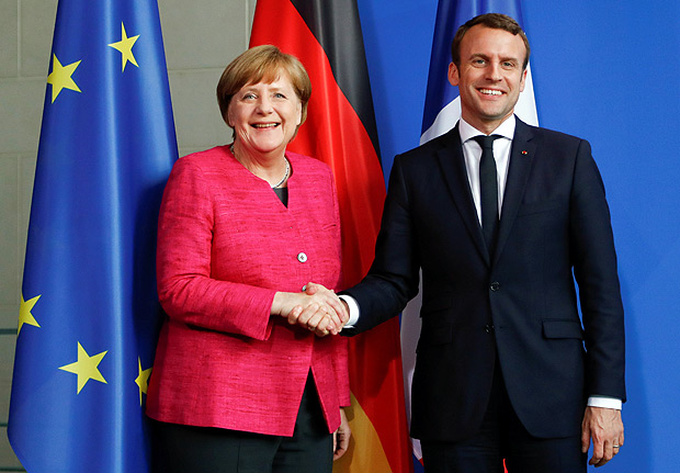 German Chancellor Angela Merkel and French President Emmanuel Macron shake hands after a news conference at the Chancellery in Berlin, Germany, May 15, 2017. REUTERS/Fabrizio Bensch ORG XMIT: MAT11