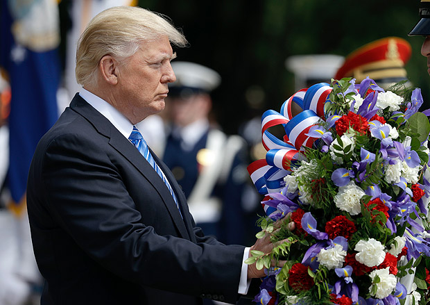 President Donald Trump lays a wreath at The Tomb of the Unknown Solider at Arlington National Cemetery, Monday, May 29, 2017, in Arlington, Va. (AP Photo/Evan Vucci) ORG XMIT: VAEV204