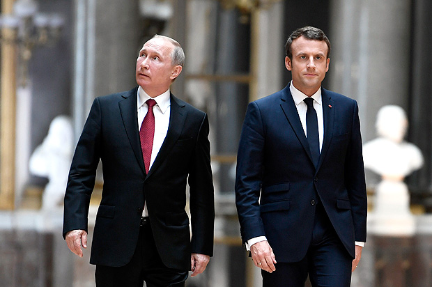 O presidente da Rssia, Vladimir Putin (esq.), e o presidente francs, Emmanuel Macron
